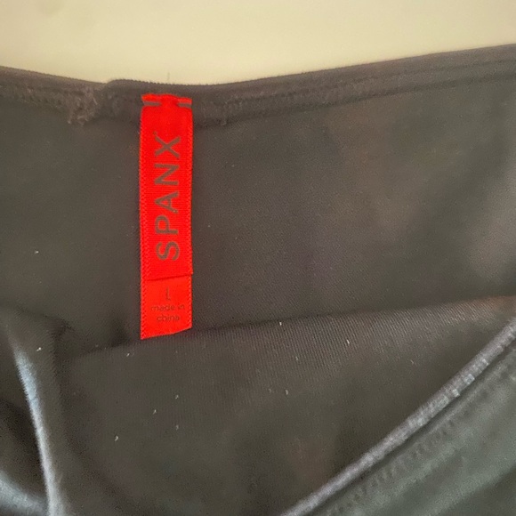 Sz L SPANX shorts - Picture 2 of 2